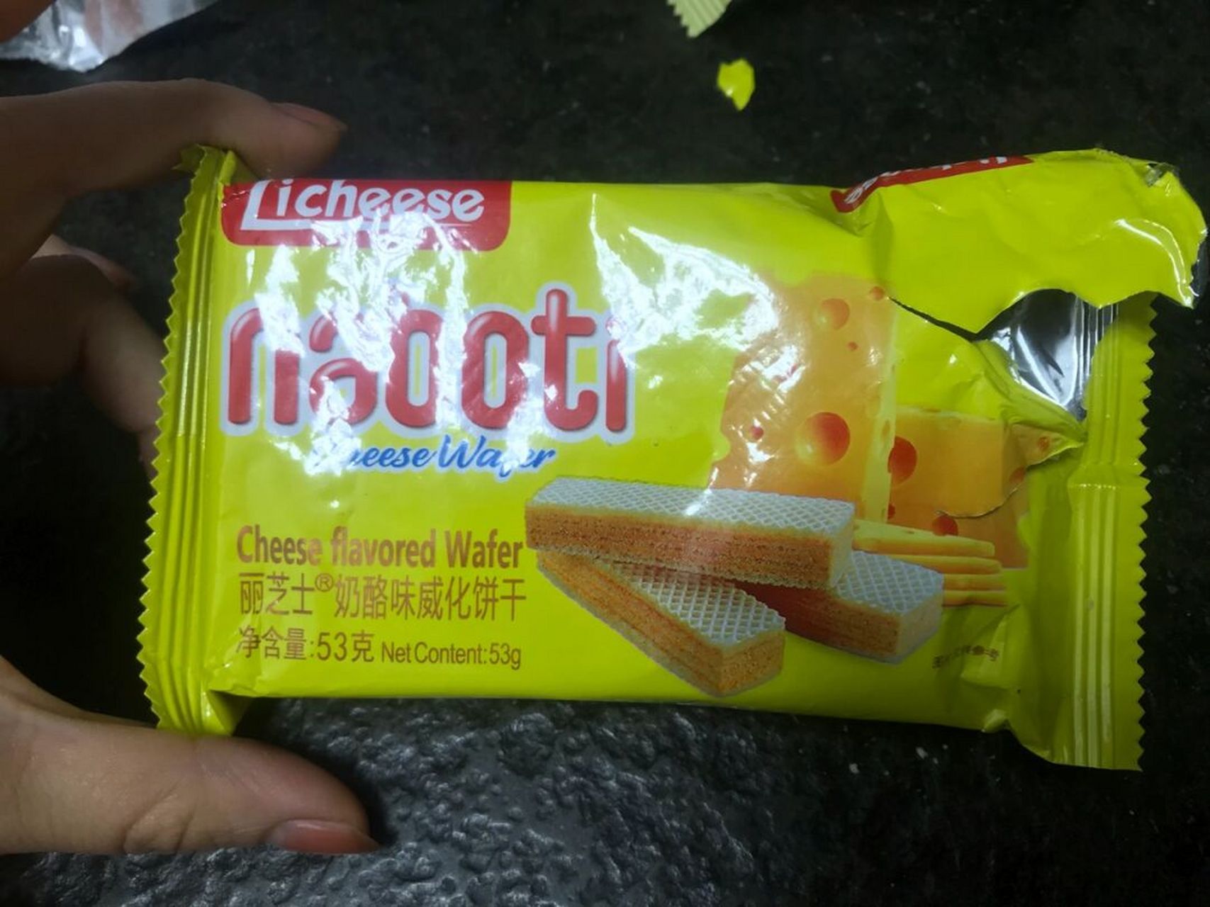 事情是这样的[围脖] 突然想吃过丽芝士的咸蛋黄口味的很好吃[握手]