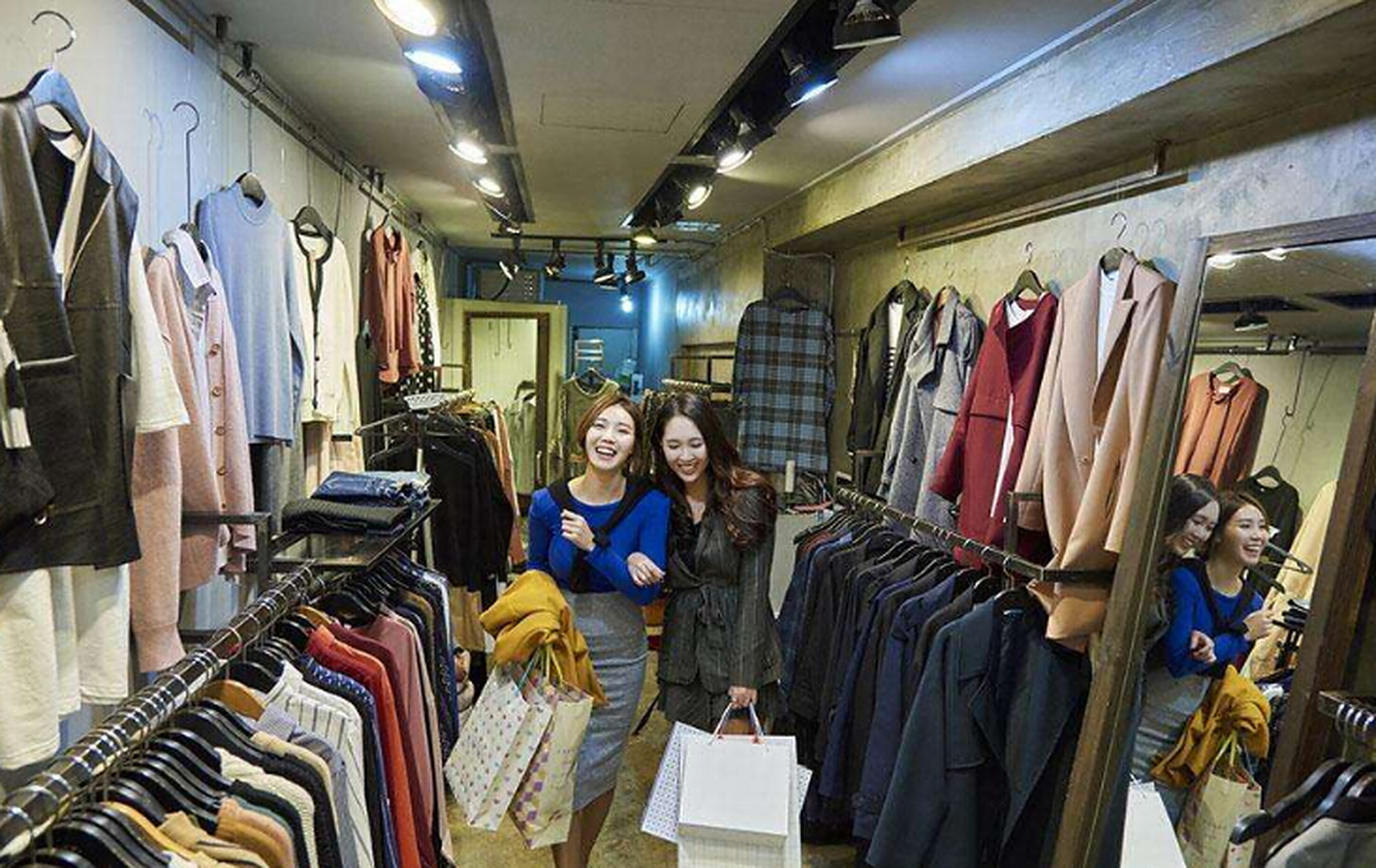 2000年左右,王家兄弟在广州开了一家服装店.