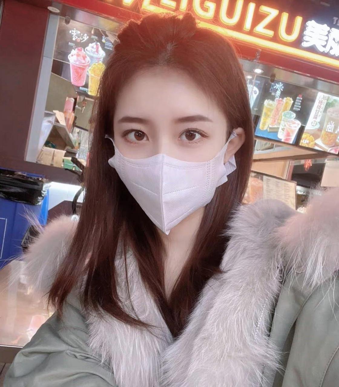 天生丽质,戴不戴口罩,都影响不了的颜值.