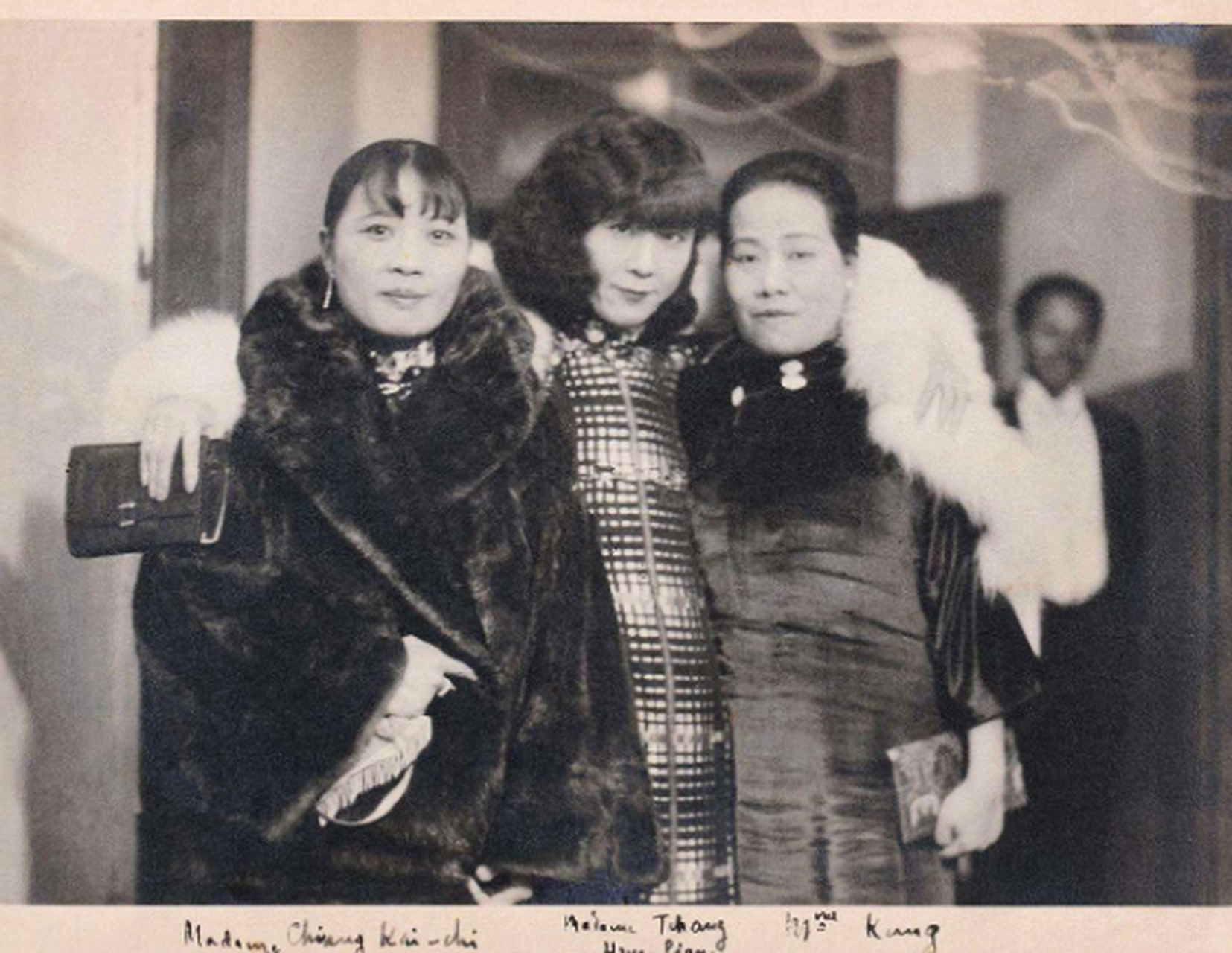 宋霭龄,乃是宋氏三姐妹中的老大.