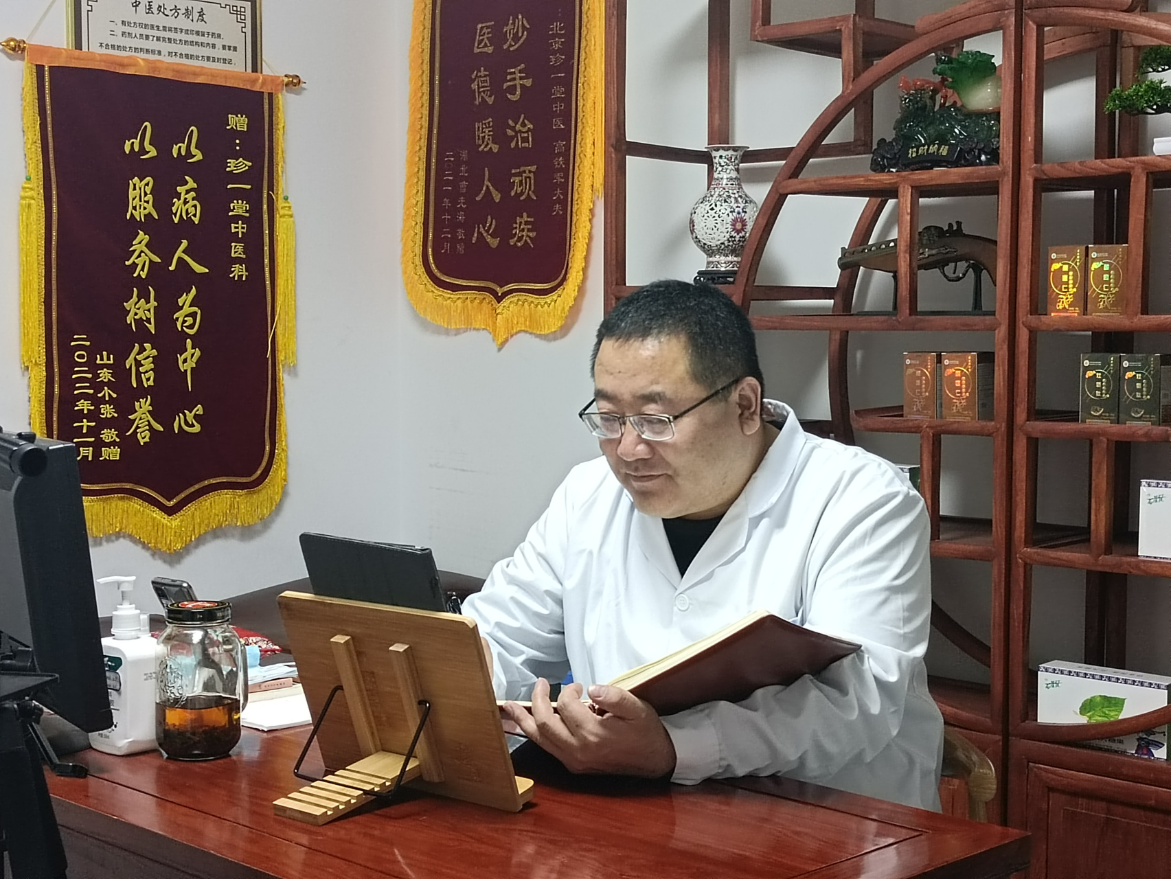 帕金森面具脸表现,帕金森可以治愈吗?