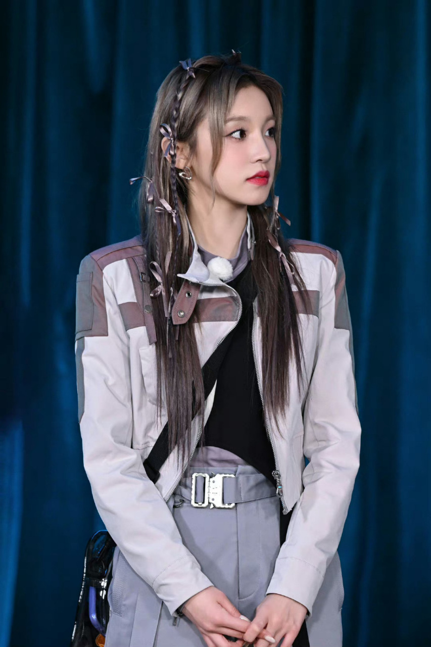 节目组好暖心,奔跑吧收官宋雨琦未到场,被p进大合照!