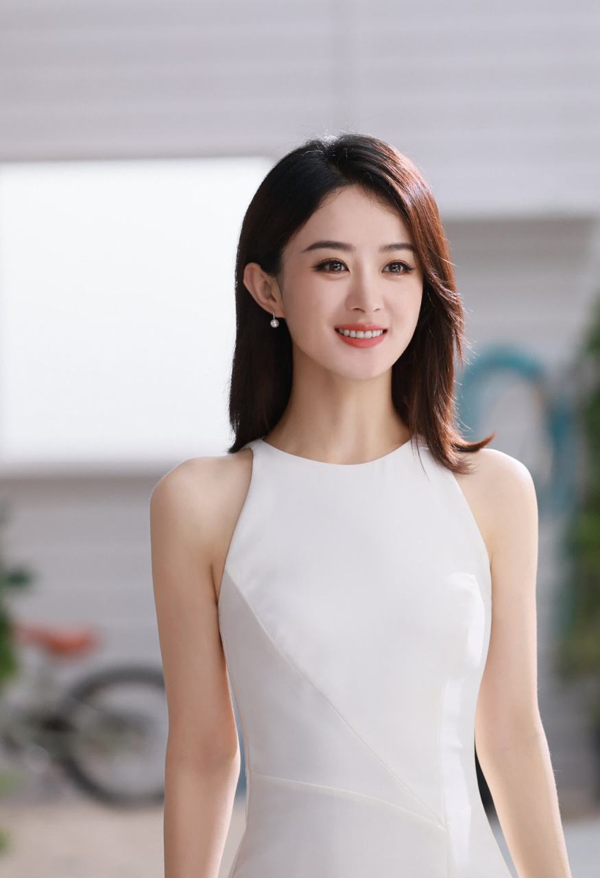 赵丽颖无袖纯白连衣裙简约清新靓丽写真集