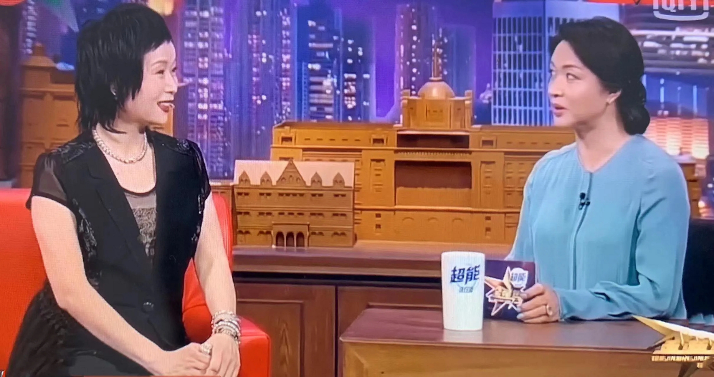 有一次,叶童参加金星秀节目,金星问叶童:"叶童是你的本名还是艺名