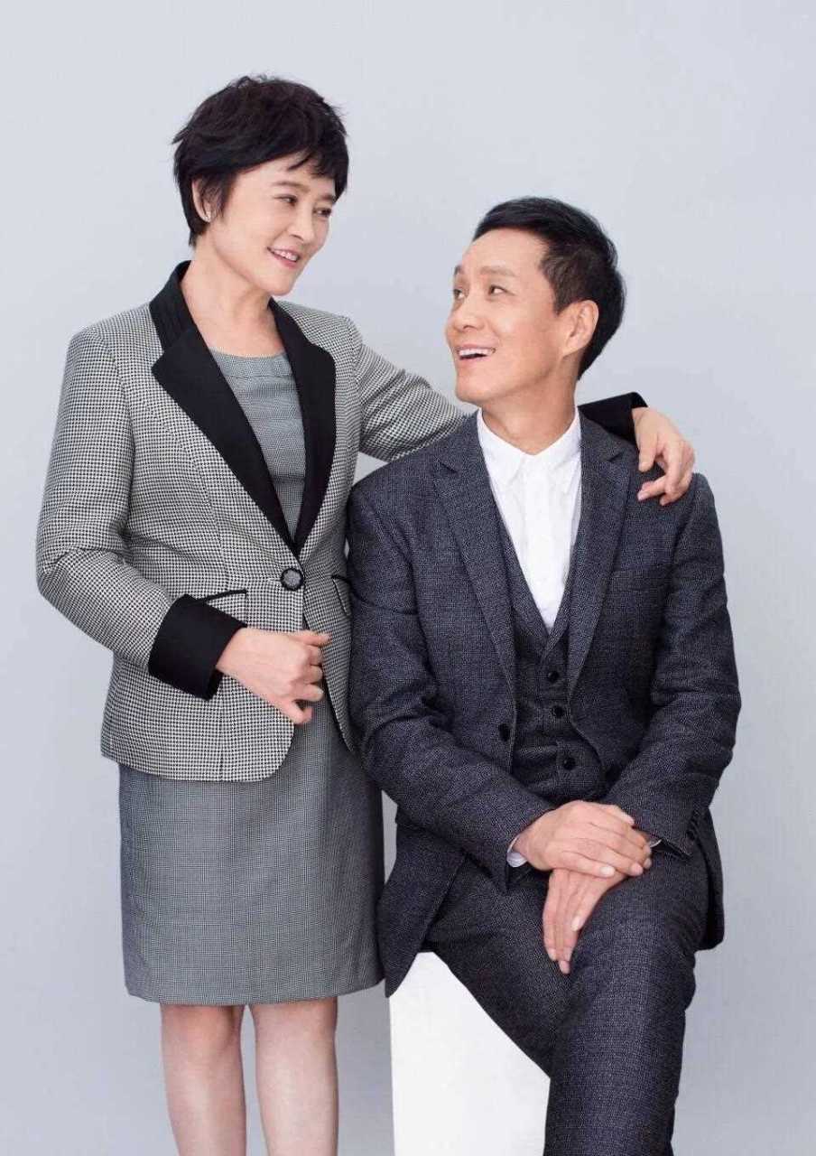 冯远征与老婆梁丹妮甜蜜写真照!