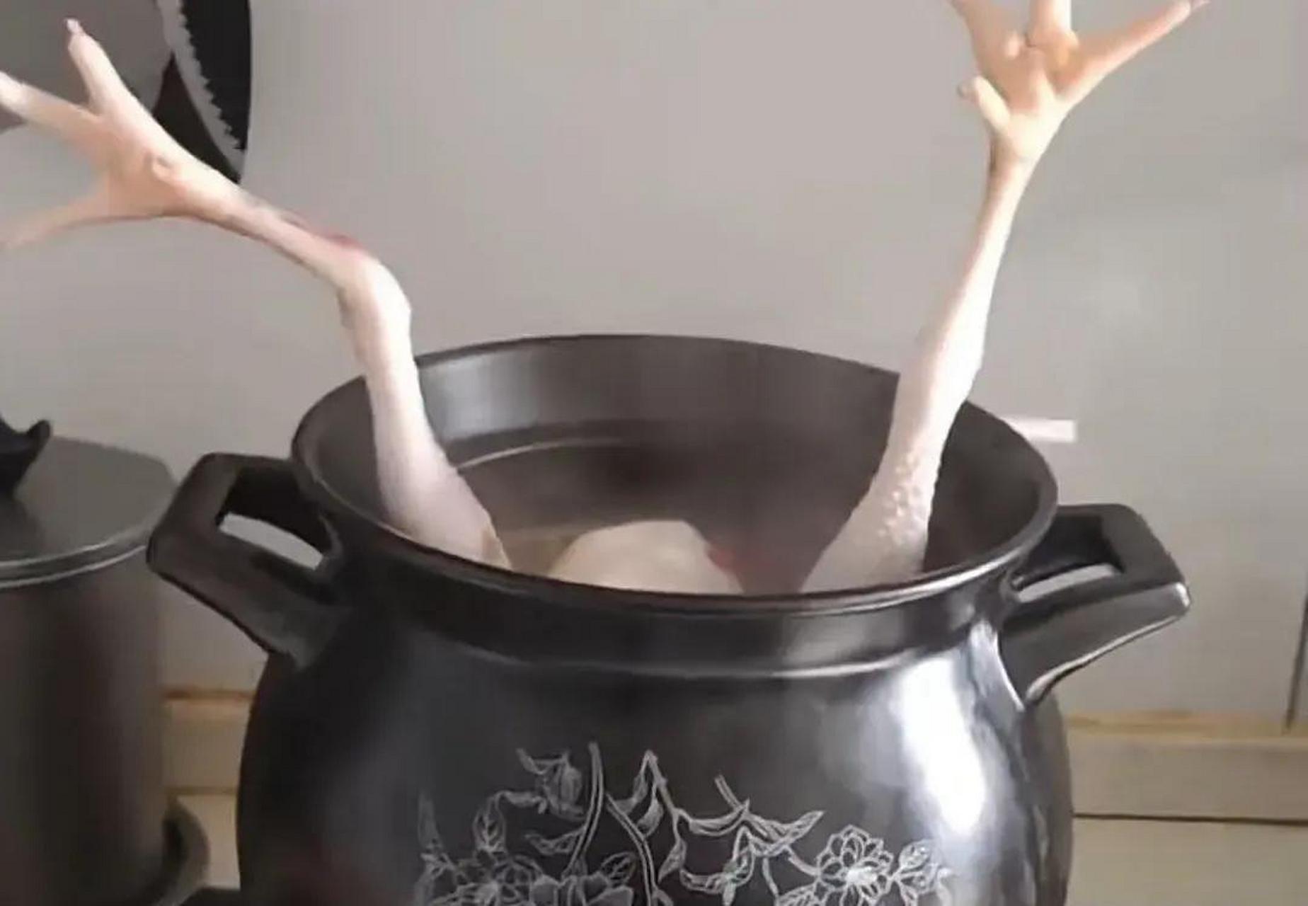 网友:老婆第一次下厨炖鸡汤… #趣图搞笑