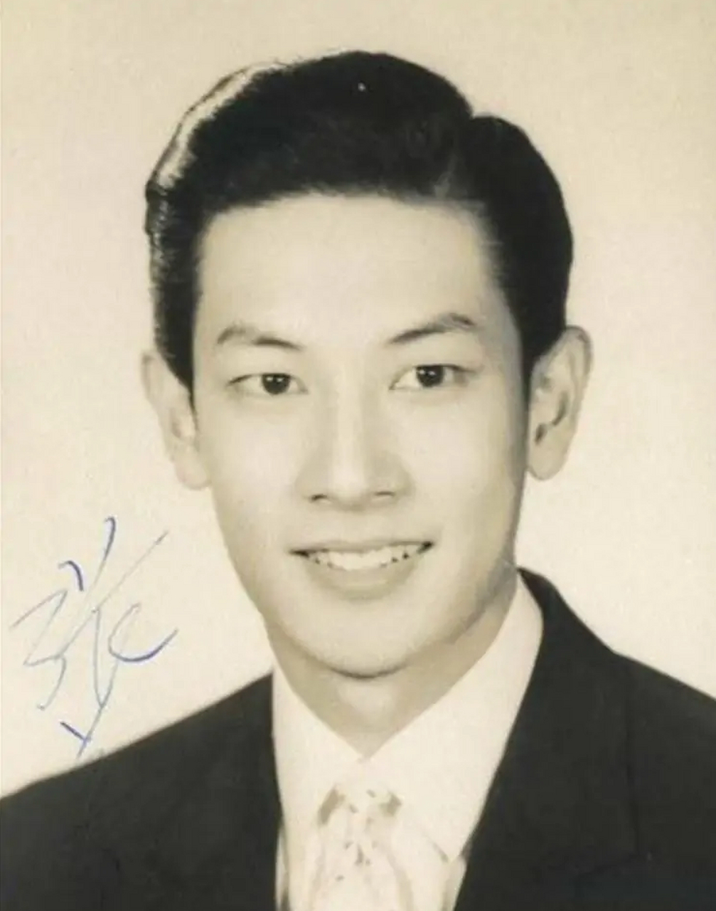 香港演员张英才去世】据香港媒体报道,知名老戏骨,tvb前资深艺人张