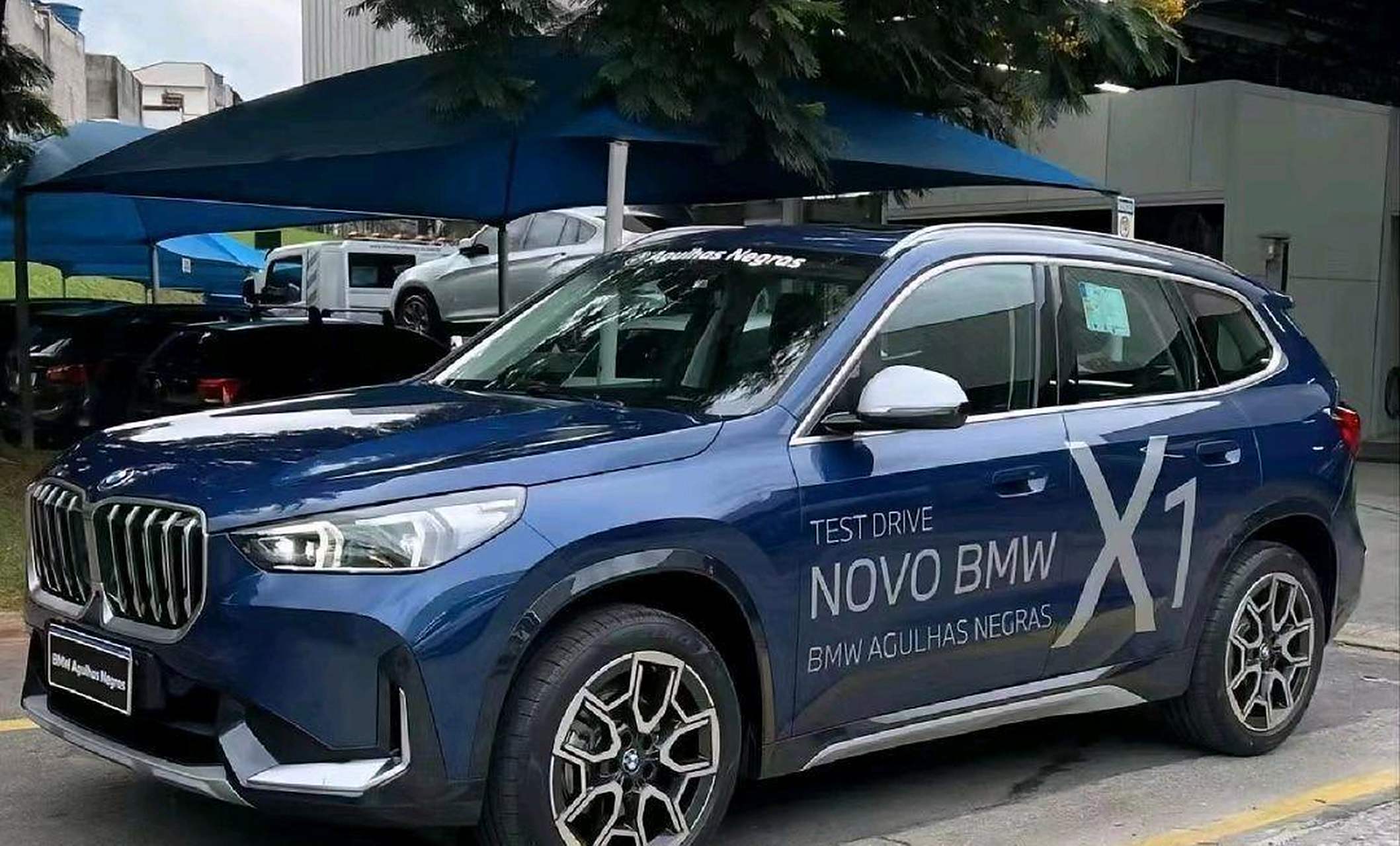 导读:新款宝马x1"试驾车"亮相街头,立体感十足,本月国产版亮相 宝马x1