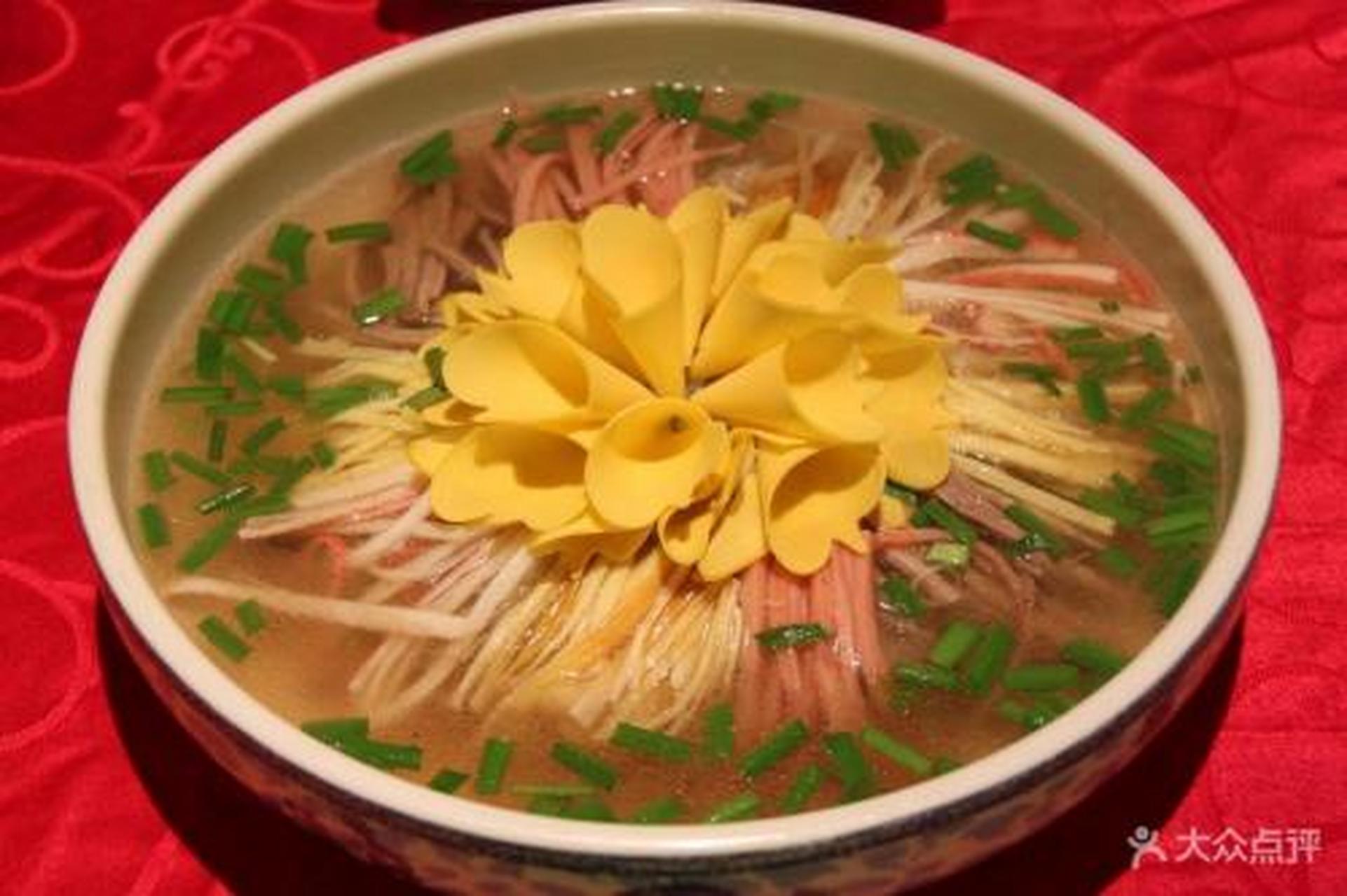 4月放肆吃#芙蓉燕菜:燕菜就是我们熟悉的燕窝,芙蓉燕菜就是将各种