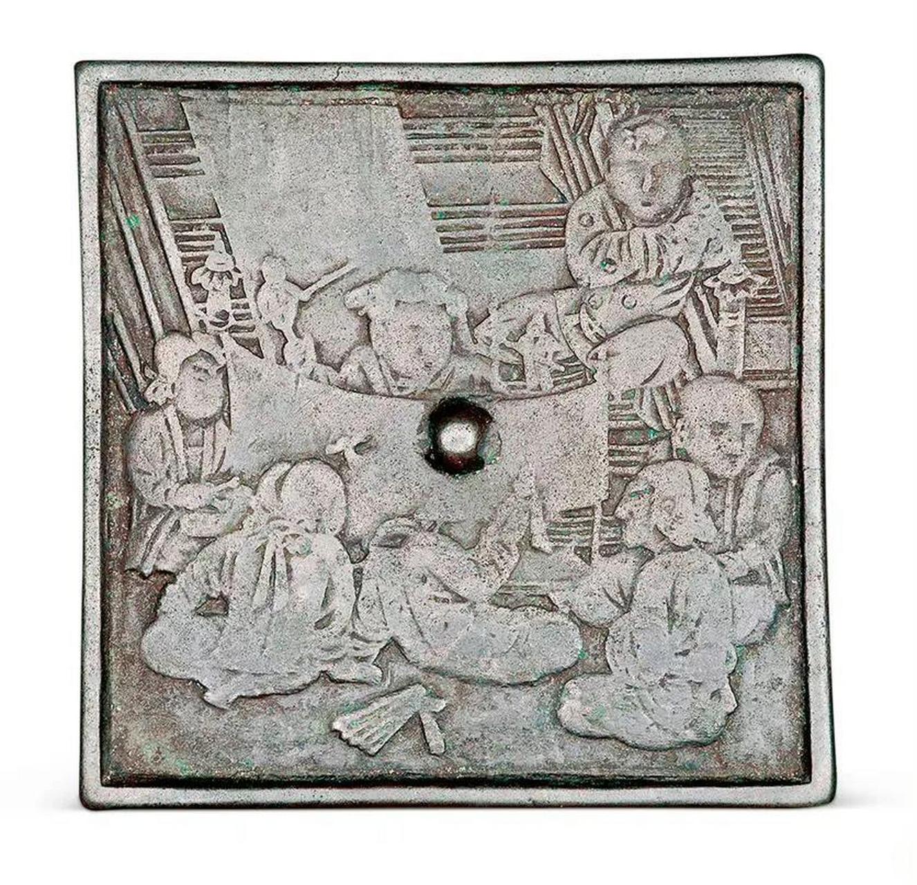 南宋傀儡戏铜镜,边长11,宽10.8厘米.方形,小圆纽.