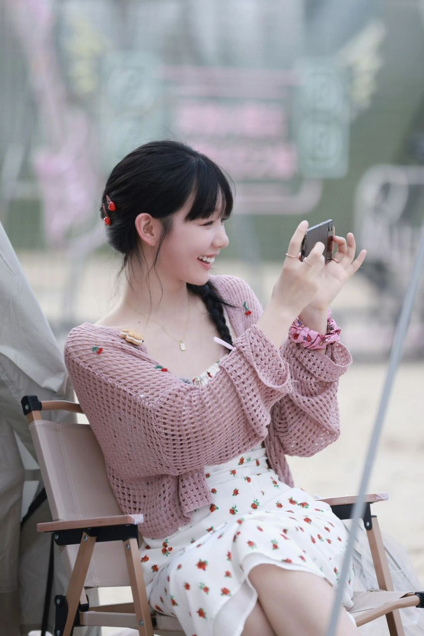 徐梦洁《一拍即合的我们》偶像剧女主即视感～ 徐梦洁少女感穿搭3则