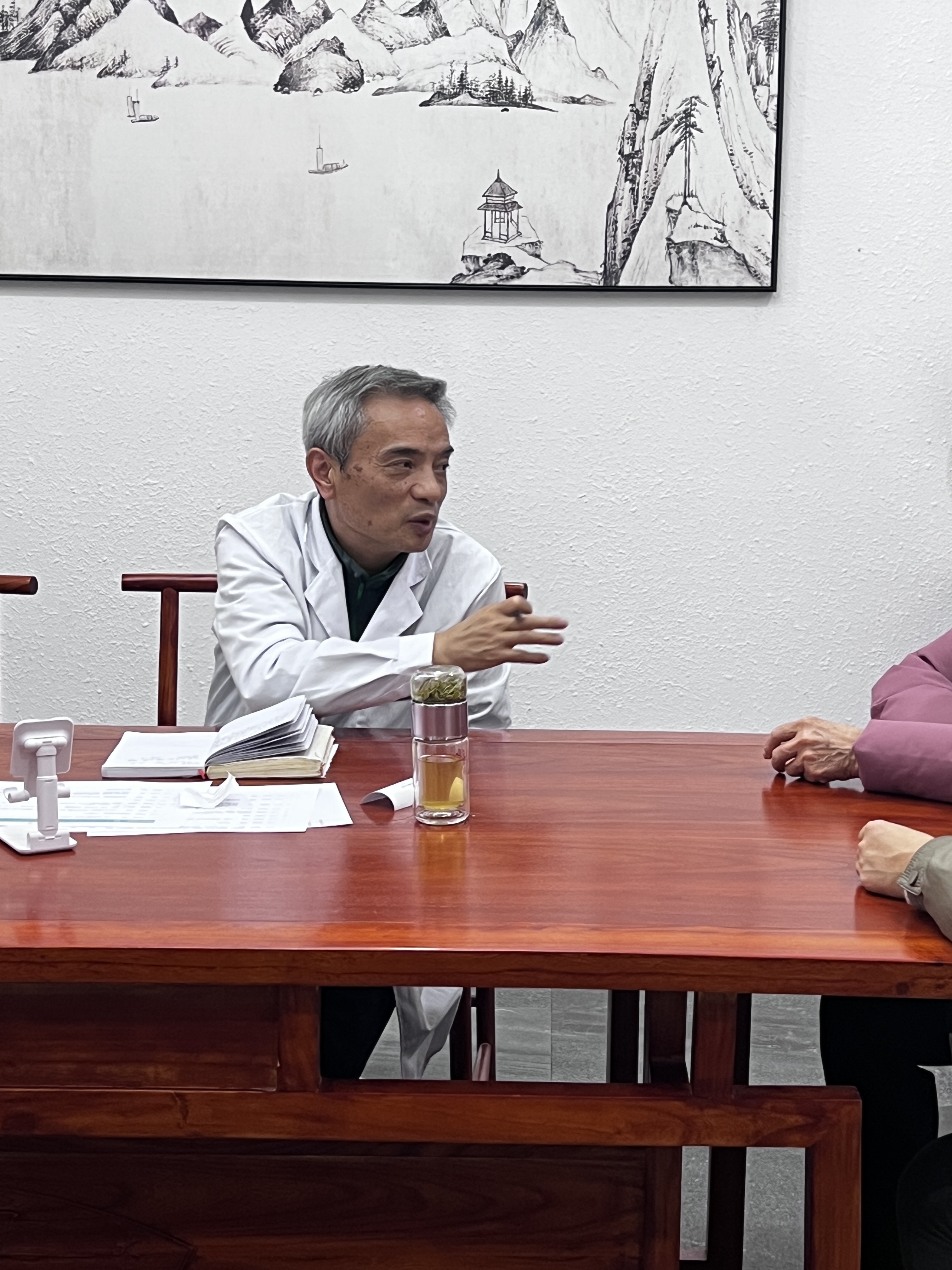 我的门诊一个患者,翟先生,今年58岁,被诊断为患上了Ⅱ型糖尿病,病程