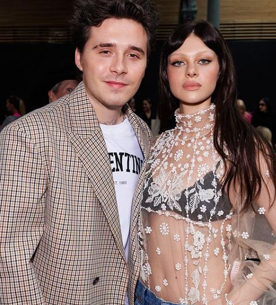 贝克汉姆大儿媳妮可拉·佩尔茨晒出一组她和老公布鲁克林·贝克汉姆的