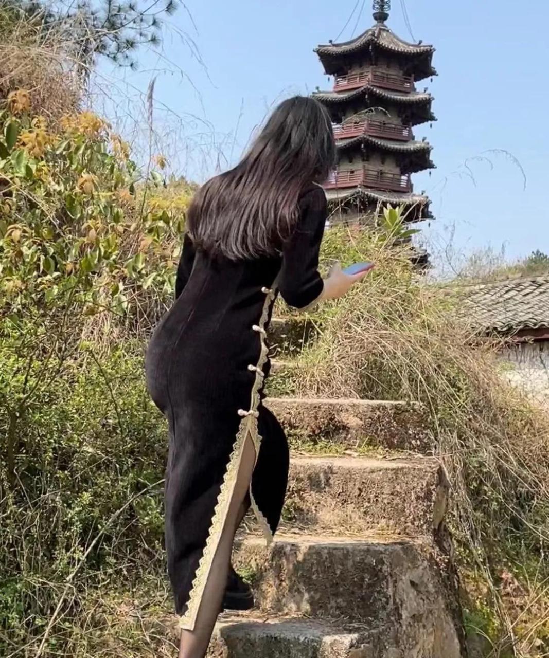 登山女人背影图片图片