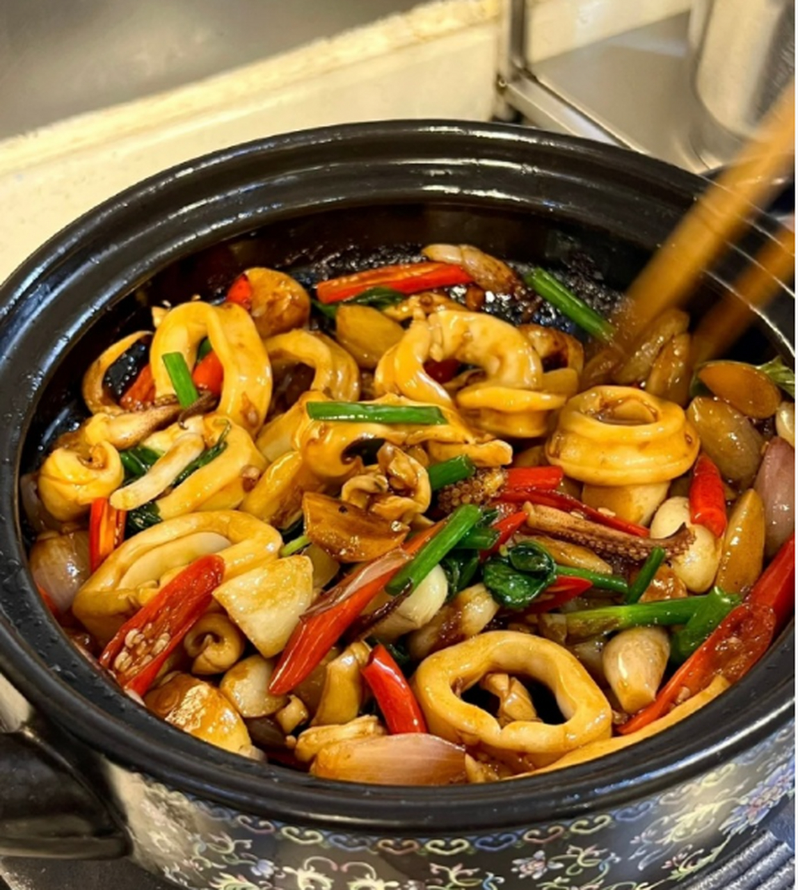 晚餐就吃广式鱿鱼啫啫煲,这是真美味啊#美食