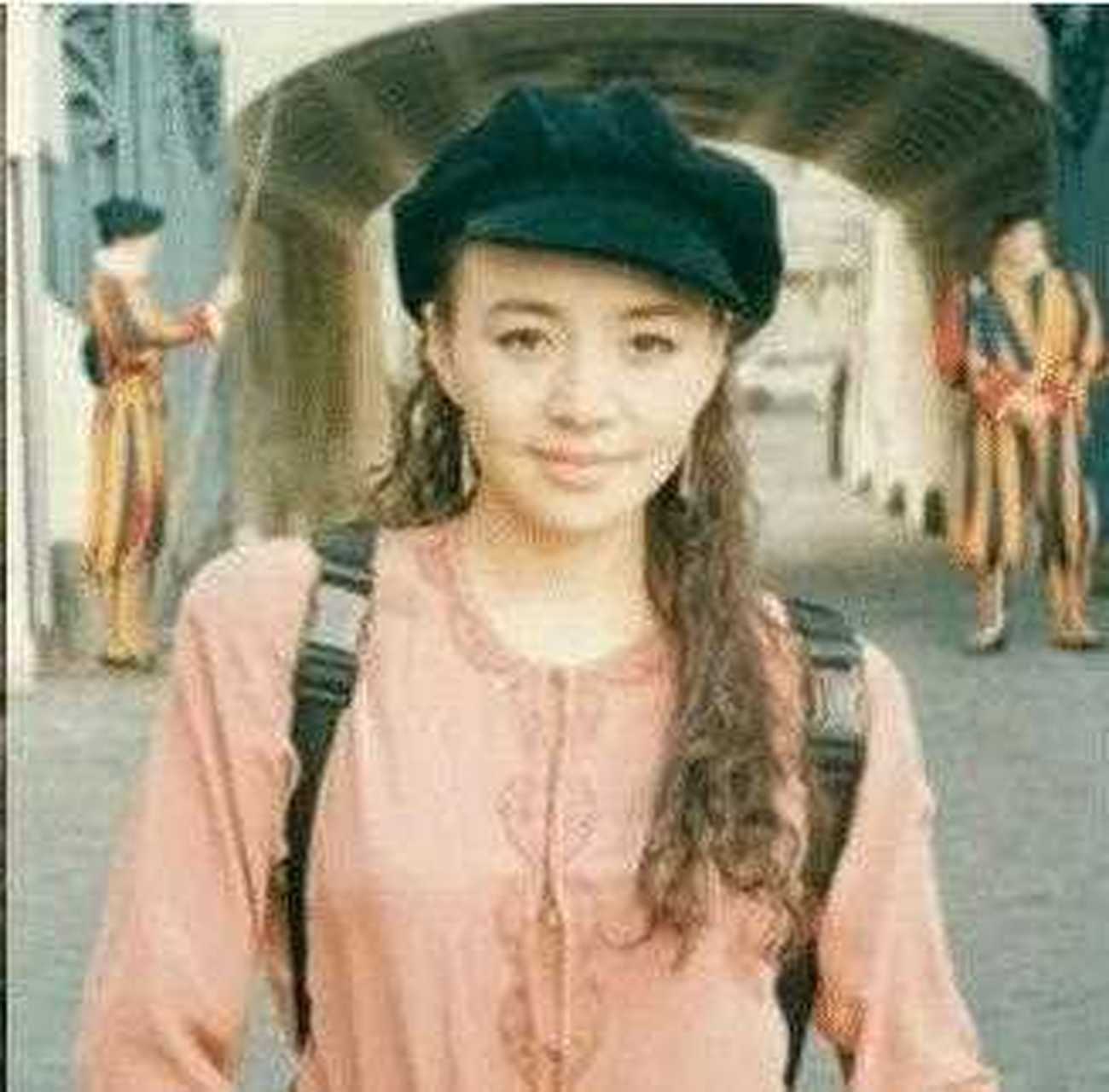 昨天,有网友晒出宋丹丹25岁出演话剧《上帝的宠儿》旧照,大家全没想到