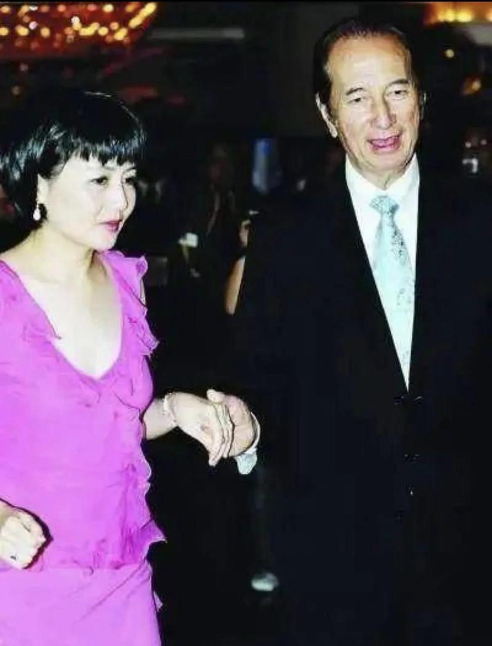 四太梁安琪年轻时好土呀!好像乡下妹,三太陈婉珍也比她会打扮呀!