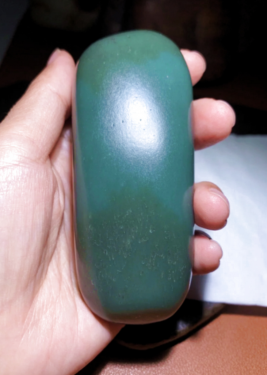 点击头像看直播##和田玉#和田玉籽料原石沙枣青中的一种颜色特别浓郁