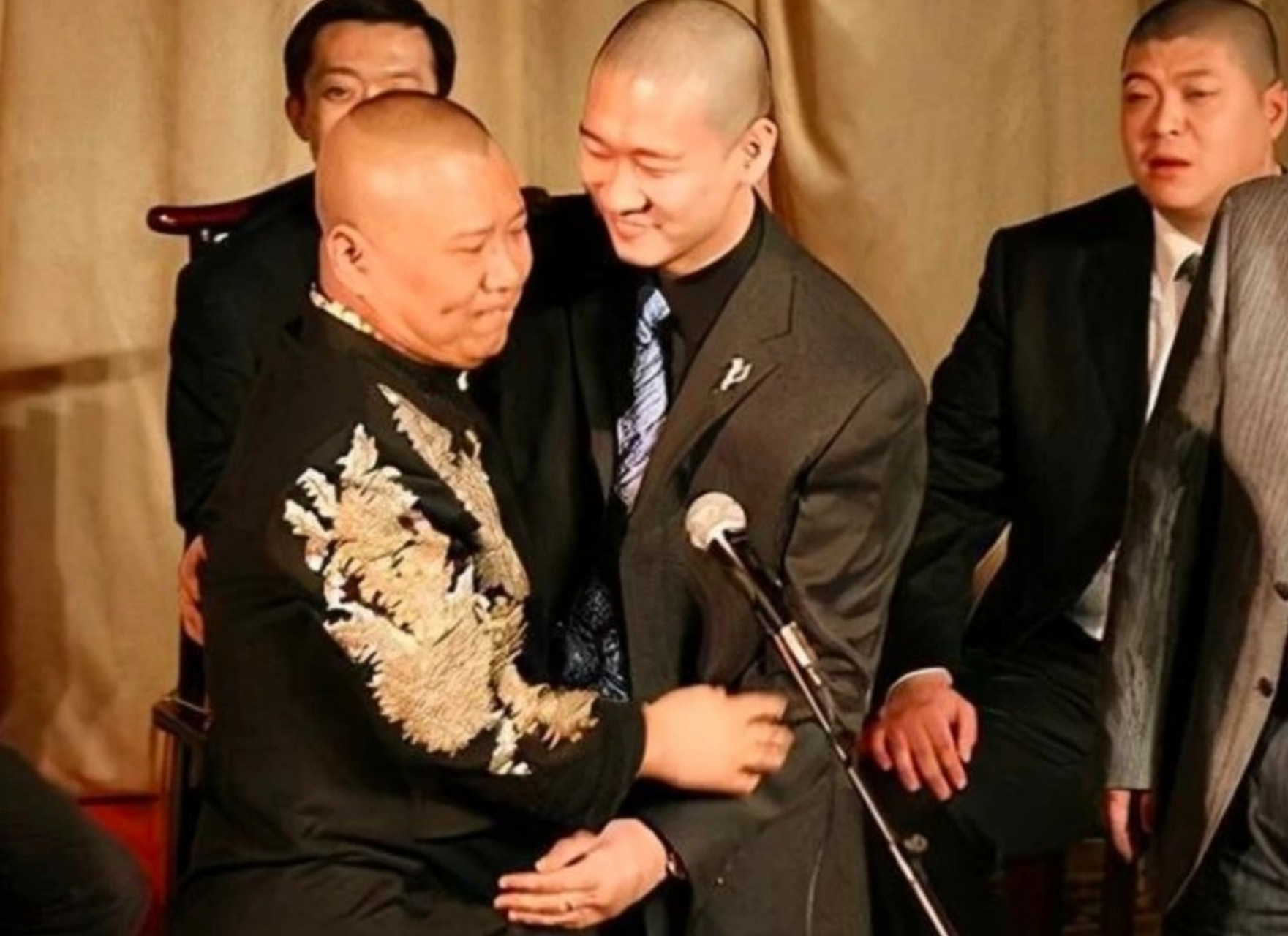 曹云金和郭德纲:一场直播风波引发的相声大战,十年恩怨终于了结