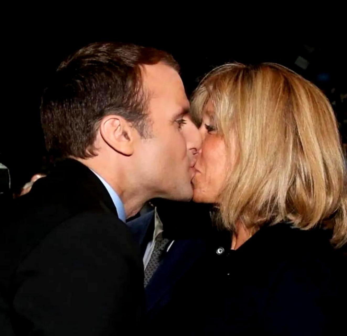 尽管布丽吉特比马克龙年轻,但她依然美丽动人.