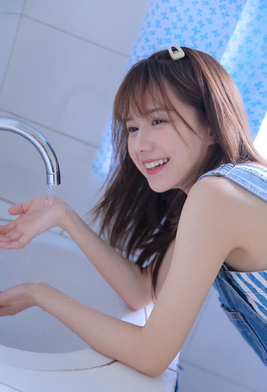 清纯又可爱的十八岁女孩,好美~[尬笑]愿您们一生健康快乐!