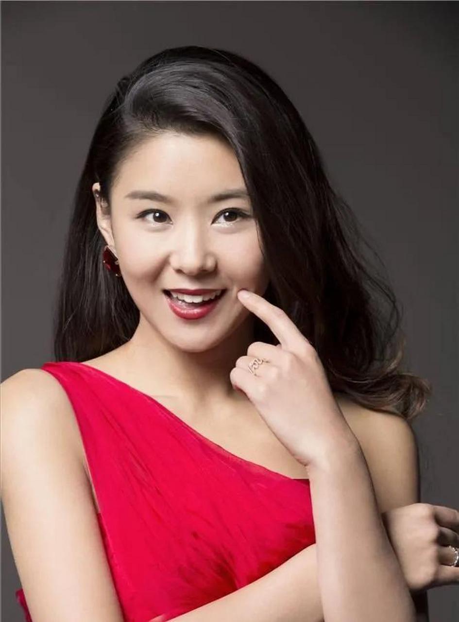 李小萌,15张精美的照片