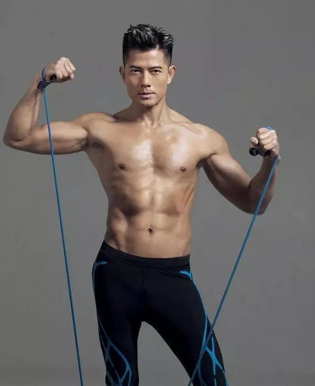 49岁台湾"美魔女"林慧君,坚持健身近十年,身材好到不像话!