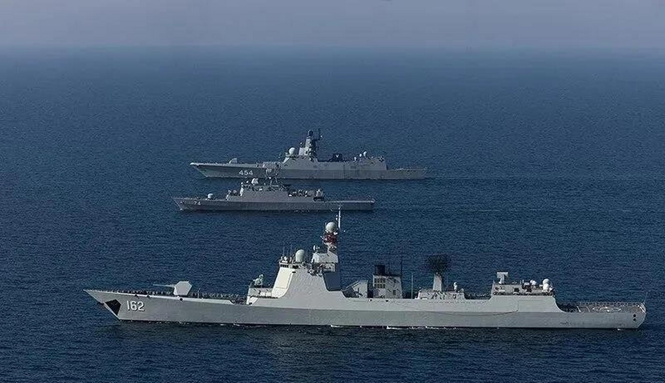 参加中俄伊三国海上联合军演的中国海军052dl型162号"南宁"舰,在三国