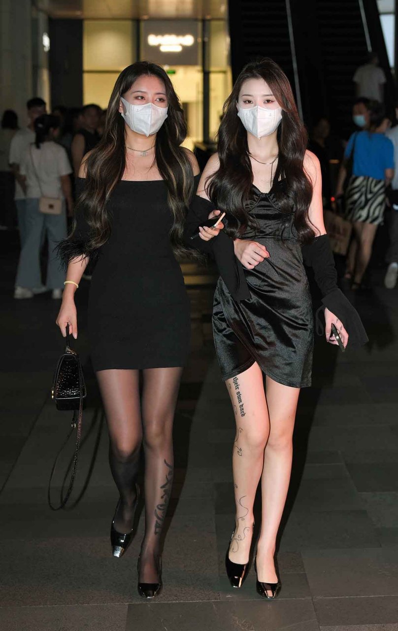 黑裙黑丝小姐姐