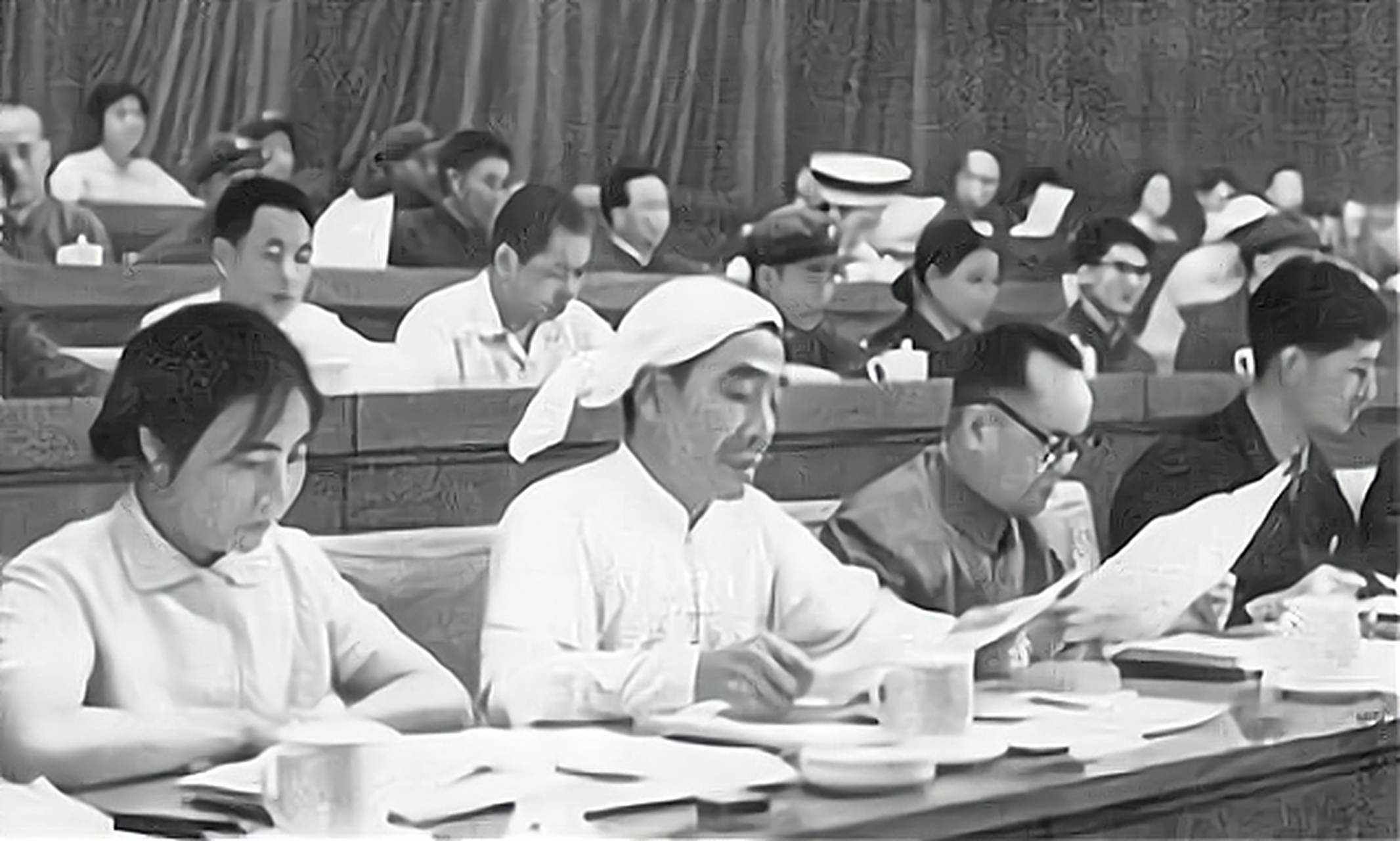 1980年陈永贵,李素文,吴桂贤,孙健等人从国家重要的岗位上主动辞职,这