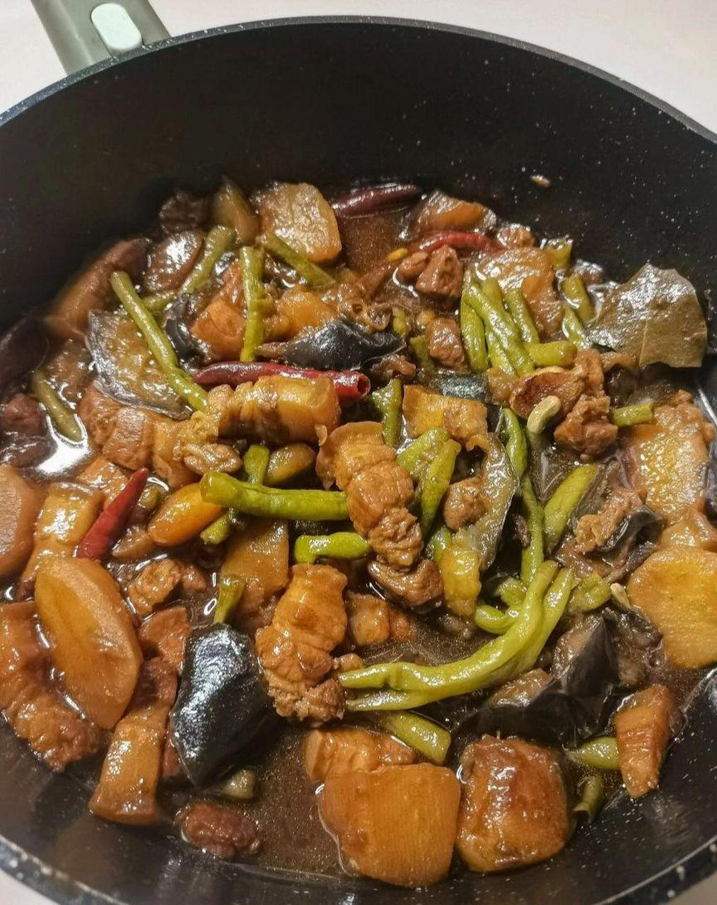 五花肉焖土豆茄子豆角!