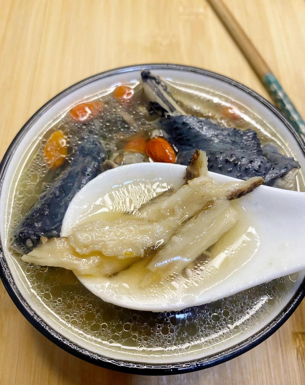 女神养颜补气血汤 今日份汤品 药膳乌鸡汤 94食材:乌鸡,当归,黄芪