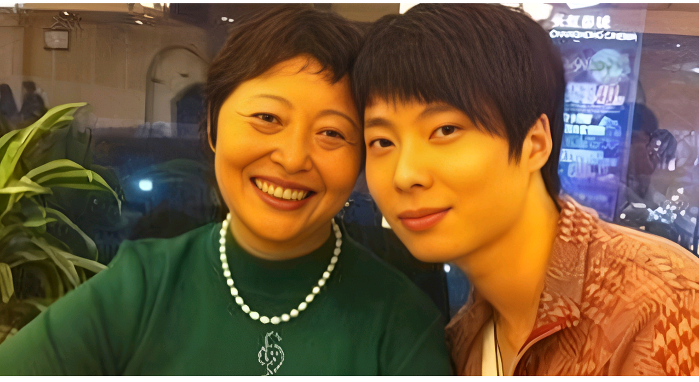 1993年,身价千万的李成儒离婚,儿子李大海和妻子搬进了只有18平米的小