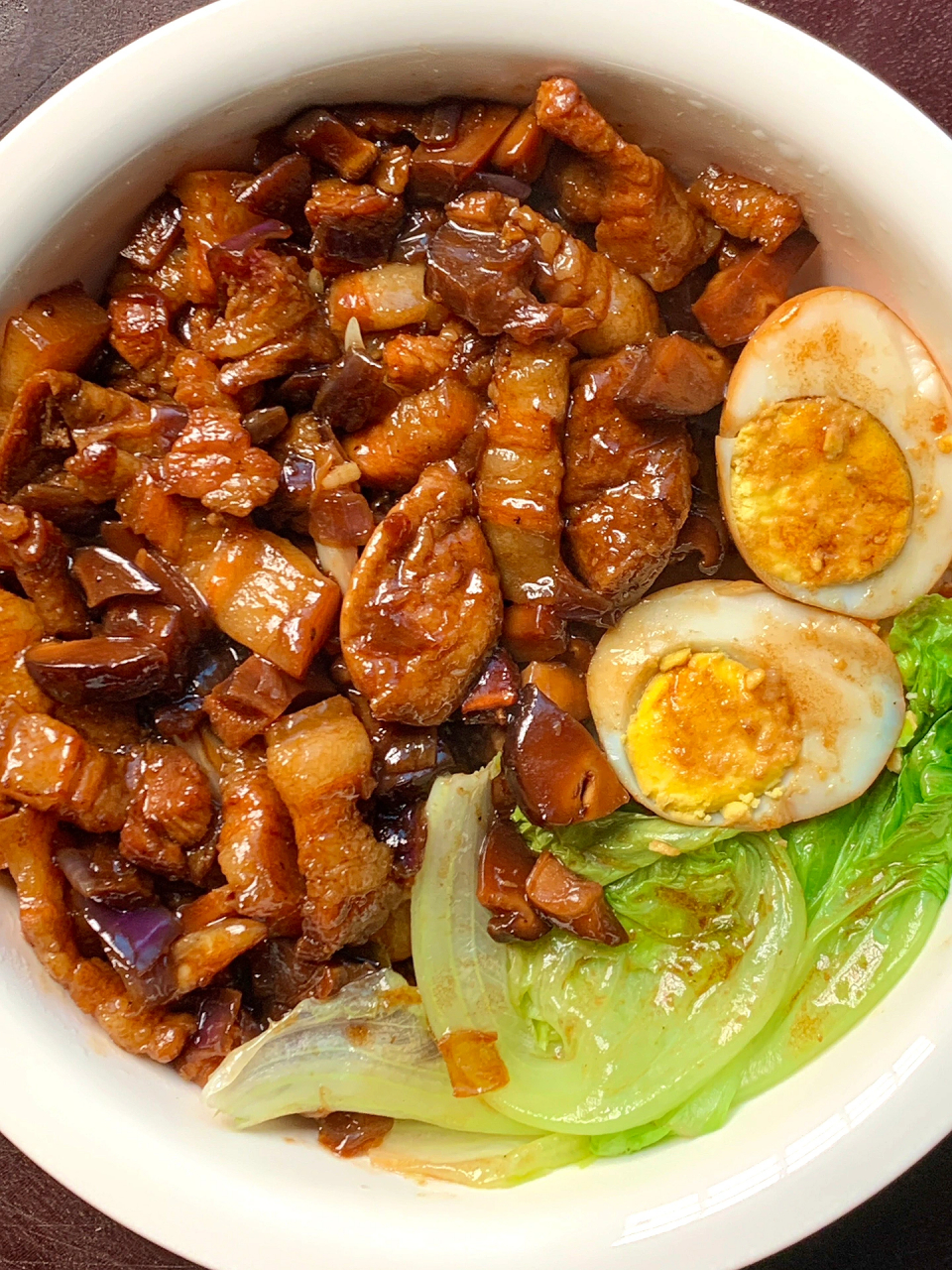 馋了好久的台湾卤肉饭真的太太太好吃了 五花肉炖的软烂入味,还加了豆