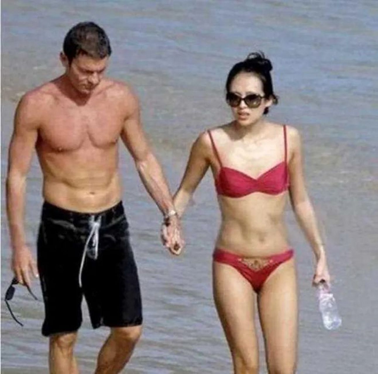 在2008年,章子怡和以色列富豪男友艾维感情稳定,曾一度被传出即将步入