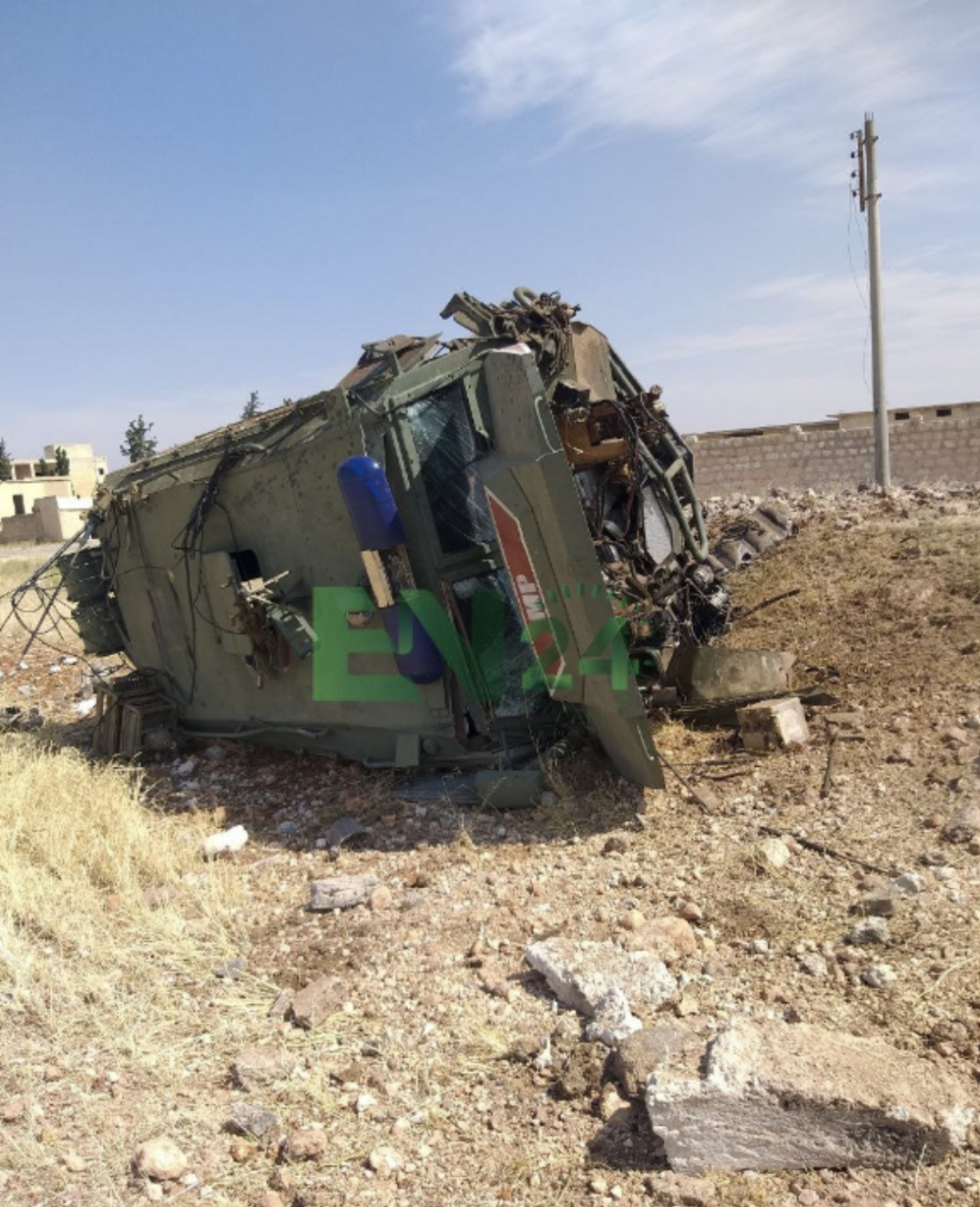 6月12日,俄罗斯驻叙利亚部队一辆虎式装甲车(车体前部全部炸飞了),在