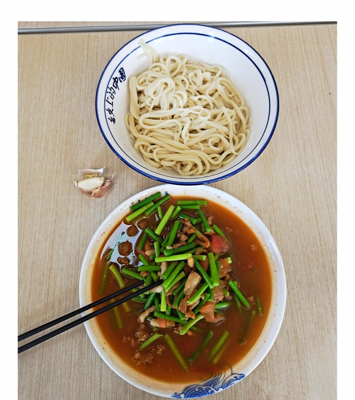 走西延高速,不妨来碗洛川圪崂菜拌面 今天,从延安返回西安的途中,路过