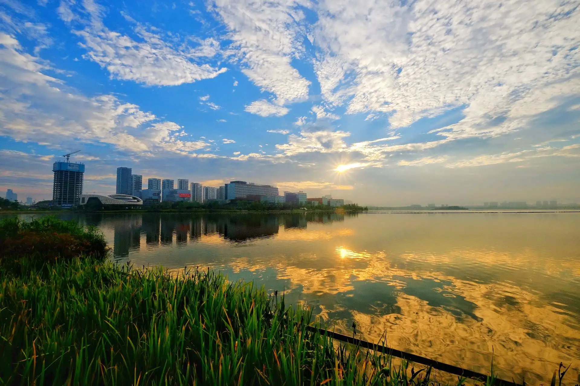 成都兴隆湖湿地公园:整个公园总占地面积30万平方米,其中水面11.