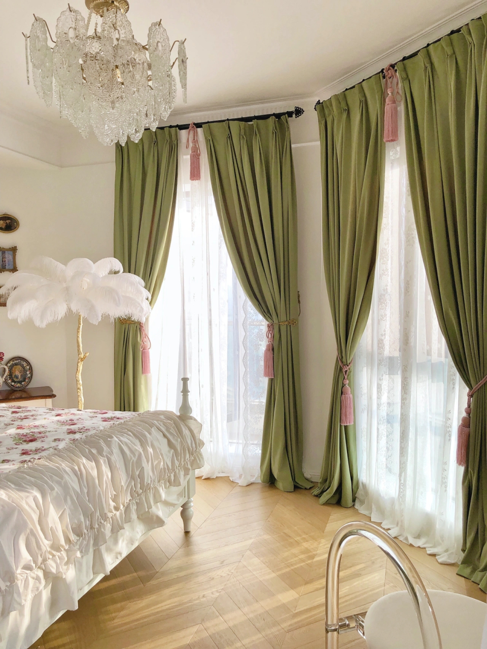 法式风格不容错过的抹茶绿窗帘 抹茶绿是 的颜色,内配了点点蕾丝纱
