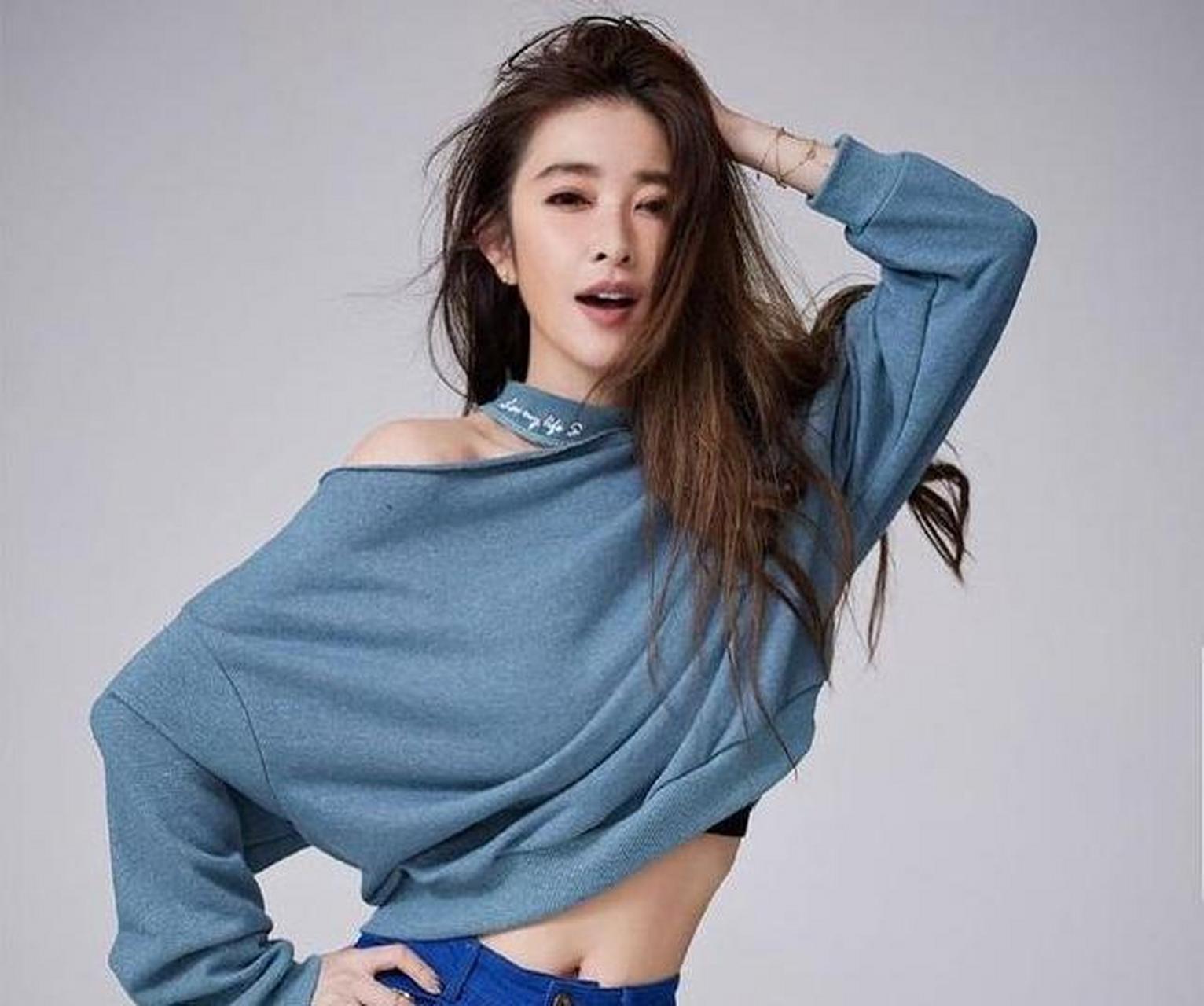 女星许维恩晒泡汤照展现s曲线美