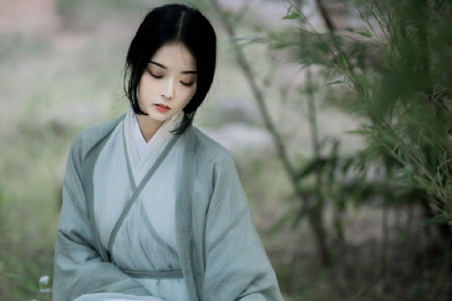 当初与斐然结盟,她应该猜到了斐然不是陈平安,却依旧选择了结盟,这不