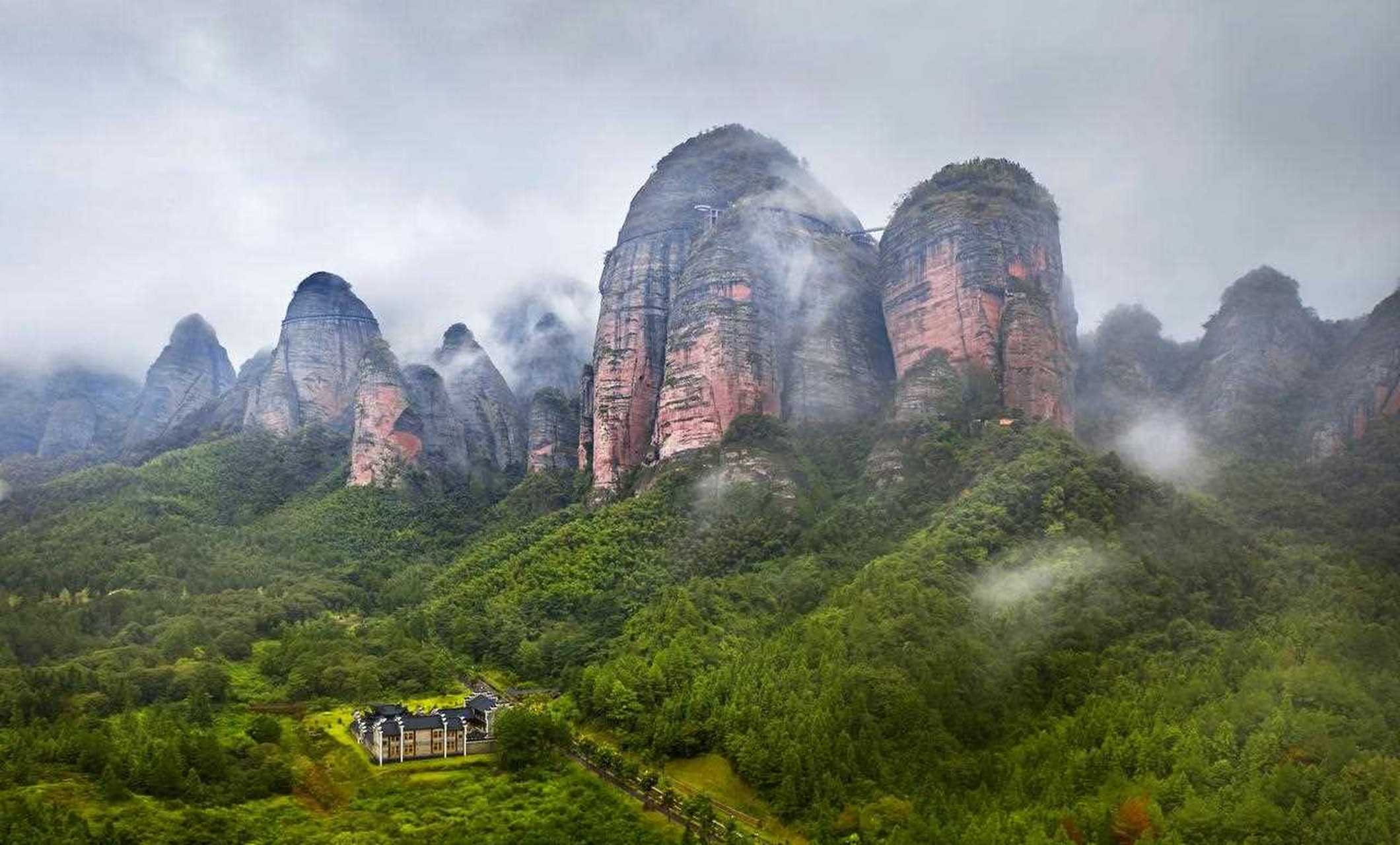 江西赣州的小武当山,号称中国版的卡帕多奇亚.