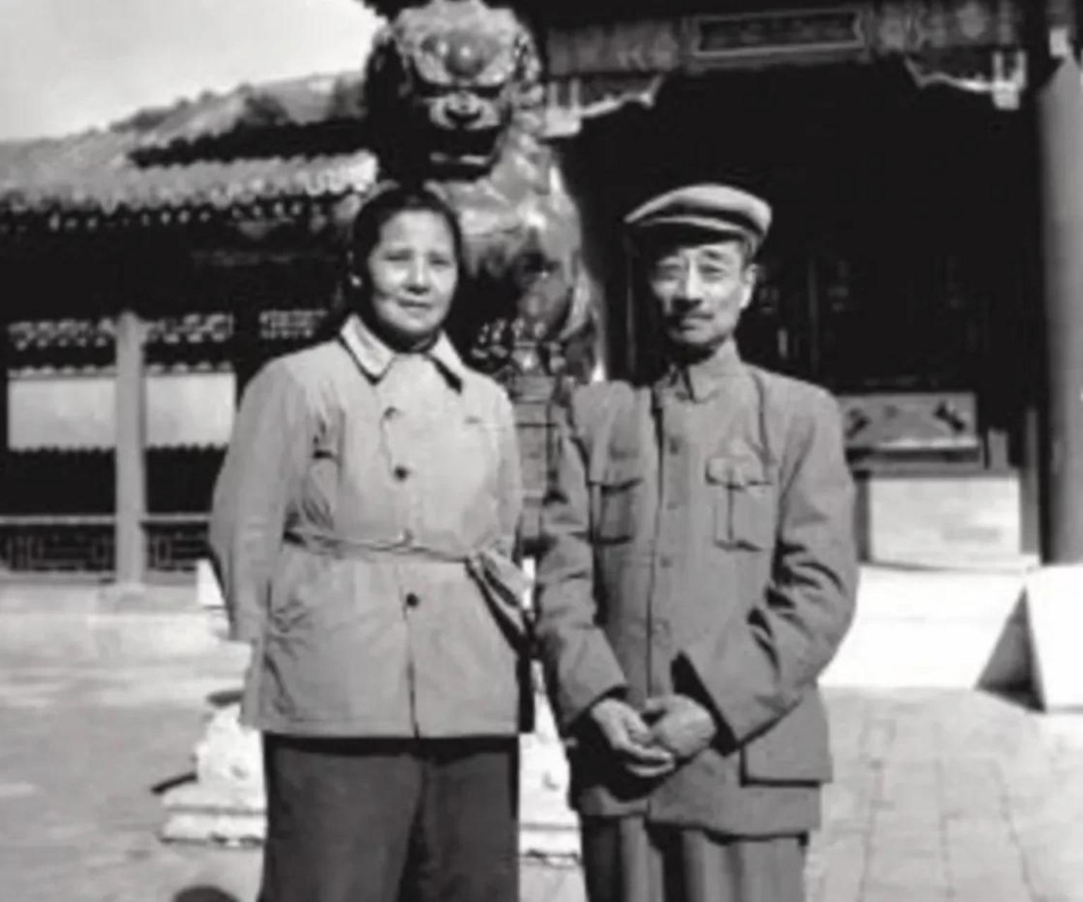 百家号星火计划# 1925年,周建人和学生王蕴如同居,妻子和儿子没有