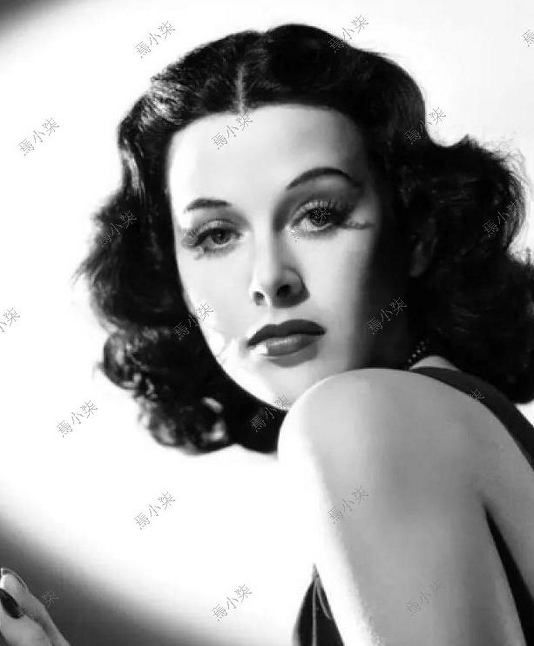 有个犹太人,进了一批油灯8元一个,卖10元没人要,后来她灵机一动,在店