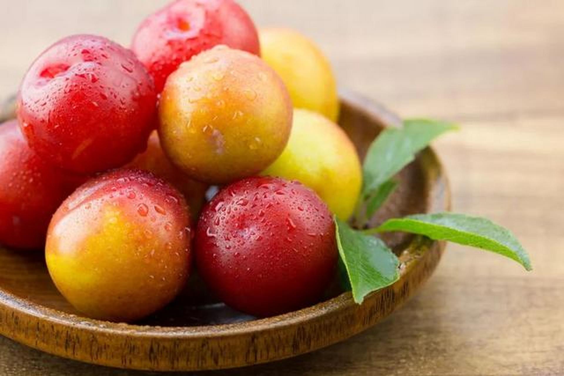 胃不好的朋友们,这3中水果最好别碰!  1,首先是李子.