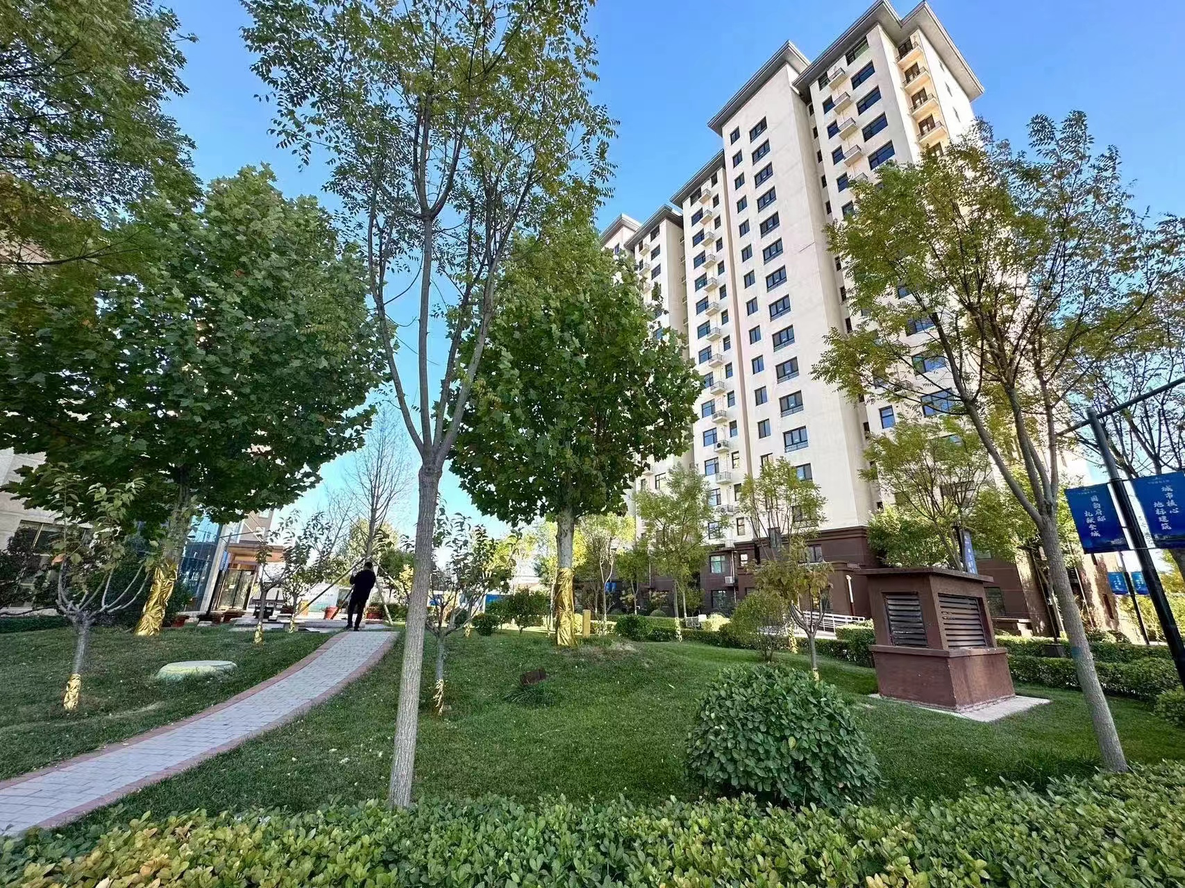 0km,且住宅均有温泉入户,牛驼温泉小镇开发商