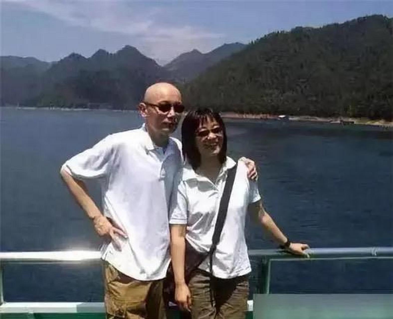 1995年,葛优在妻子贺聪的建议下,拿出350万,在北京三环买了四套170平