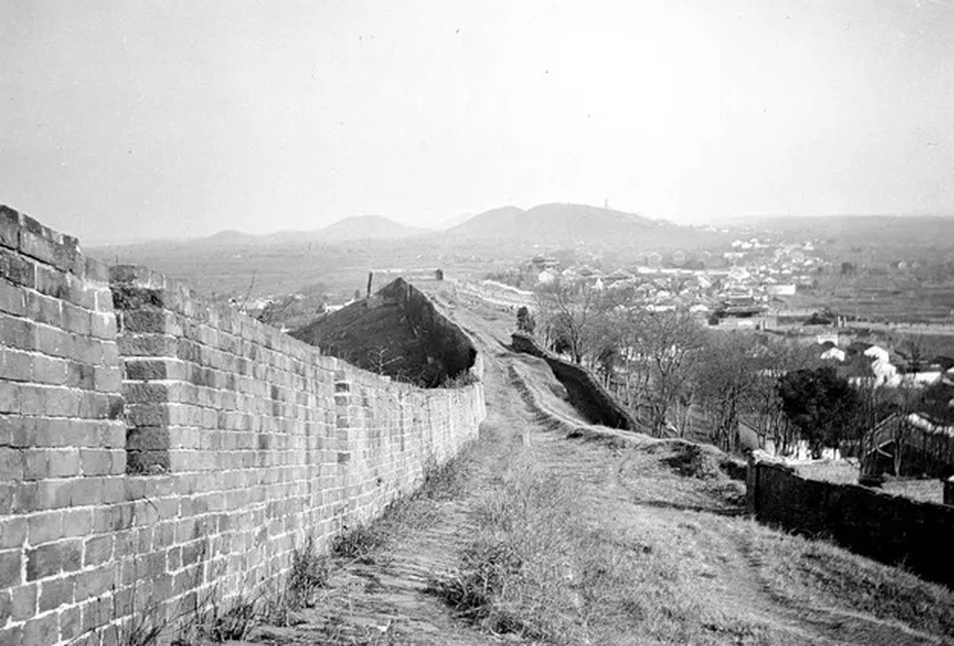 1935年,从武昌蛇山城墙向南方广埠屯,街道口方向远眺.