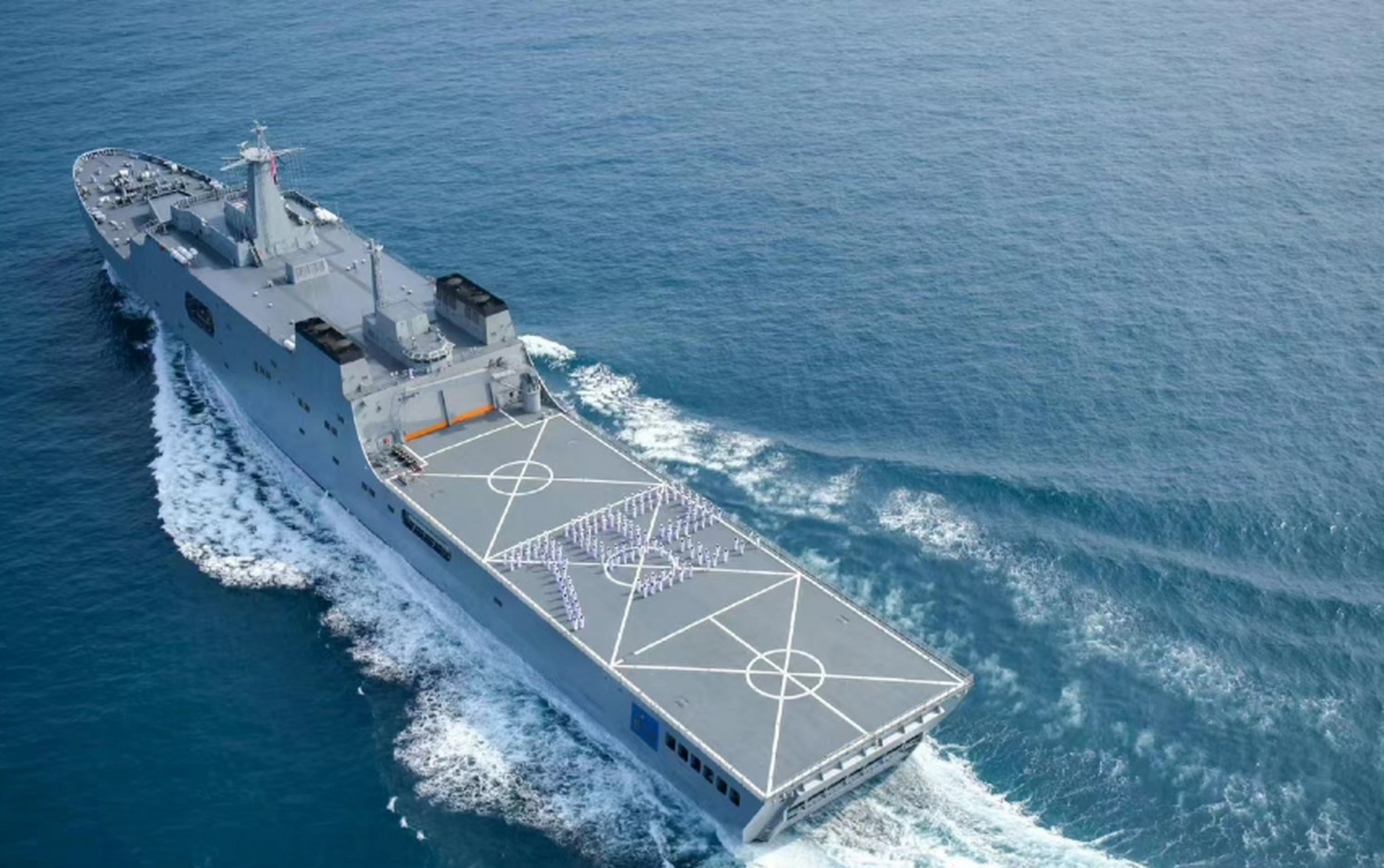 071et船坞登陆舰交付泰国皇家海军之后,一跃成为泰国皇家海军乃至