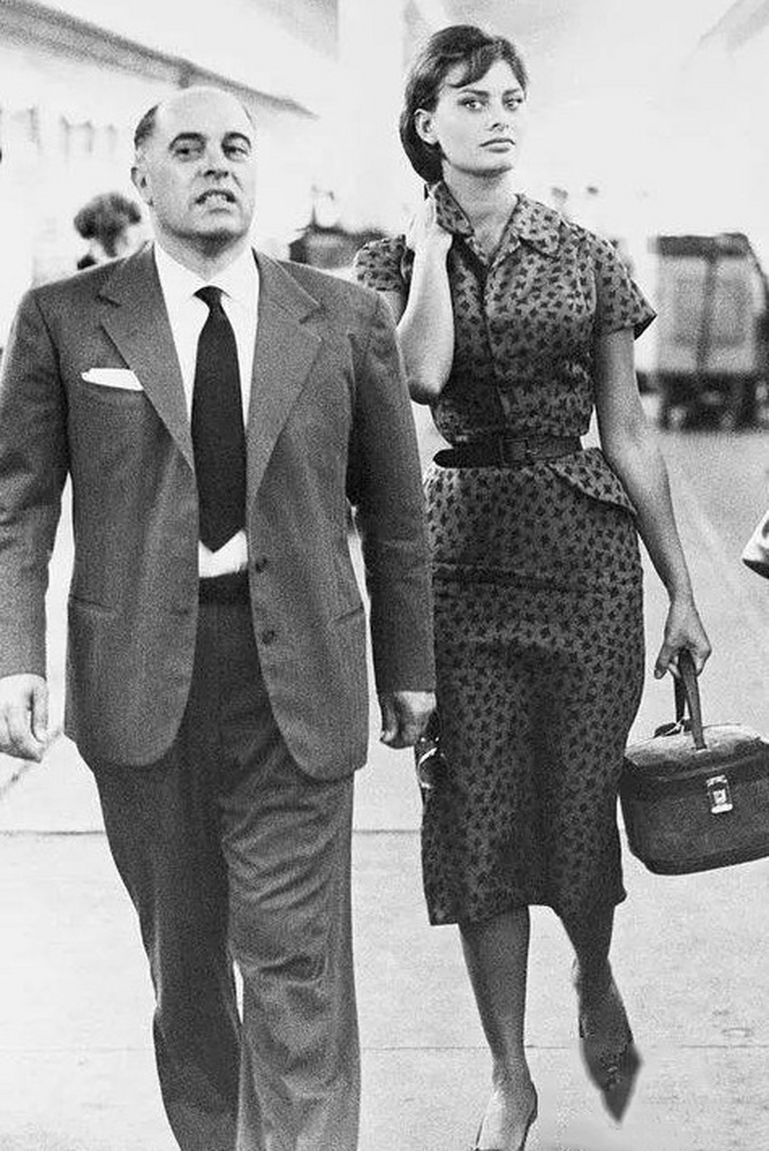 1963年,法国,索菲亚·罗兰与大21岁的丈夫,但他们的关系是既是爸爸与